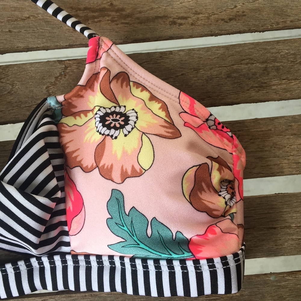 2/$8 or 3/$10 No Boundaries Bikini Top, Size S - Picture 3 of 7